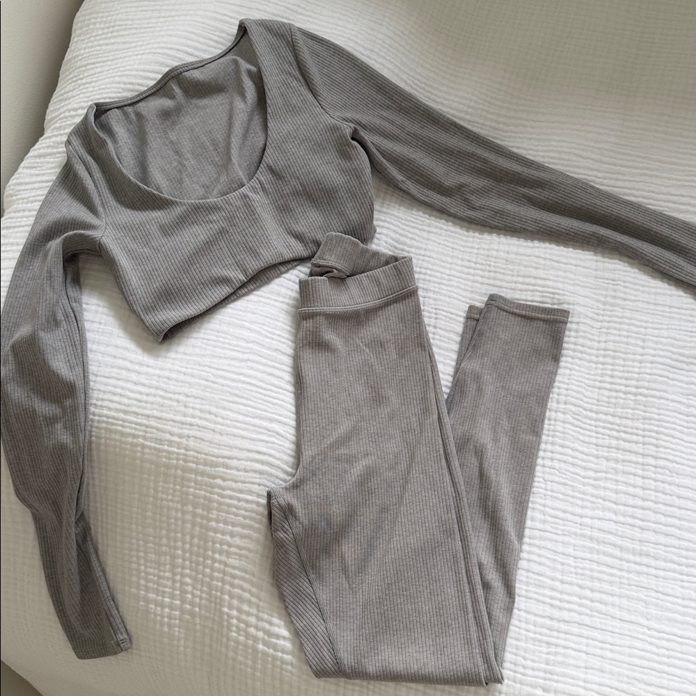 alo Ribbed Light Gray Crop Top + Leggings